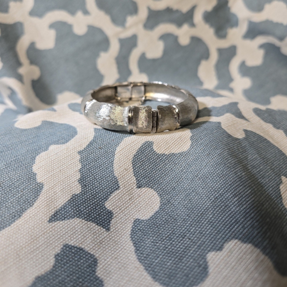 VINTAGE NAPIER SILVER BAMBOO CLASP BRACELET
